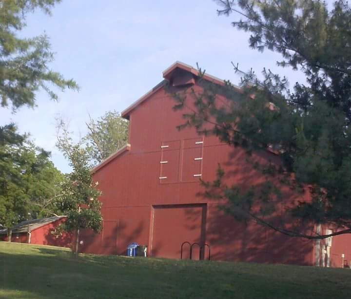 picture of barn